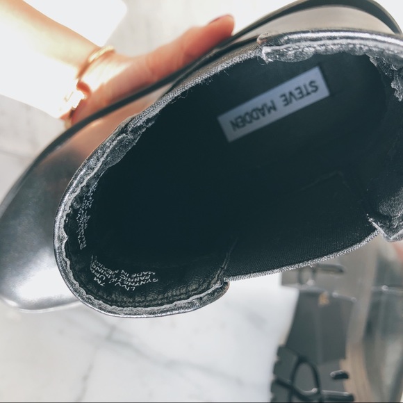 Steve Madden boots 2020 (display) - Picture 7 of 8